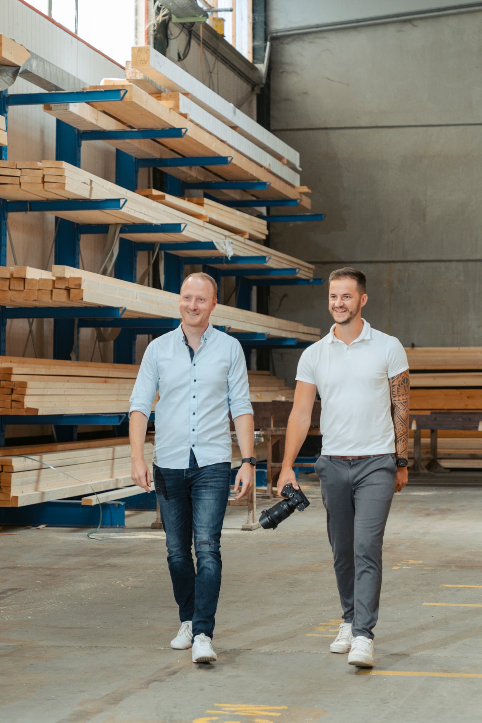 Florian Mandl und DI Maximilian Gotthard von KFM Marketing vor Ort bei einem Kunden
